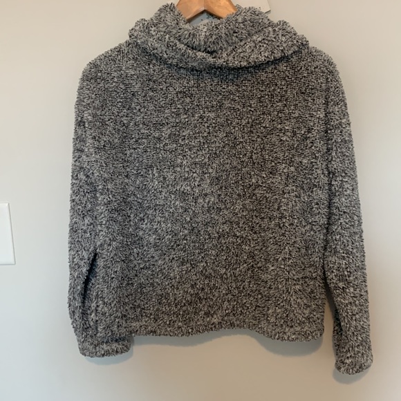 Fuzzy turtle neck sweater - Picture 5 of 5